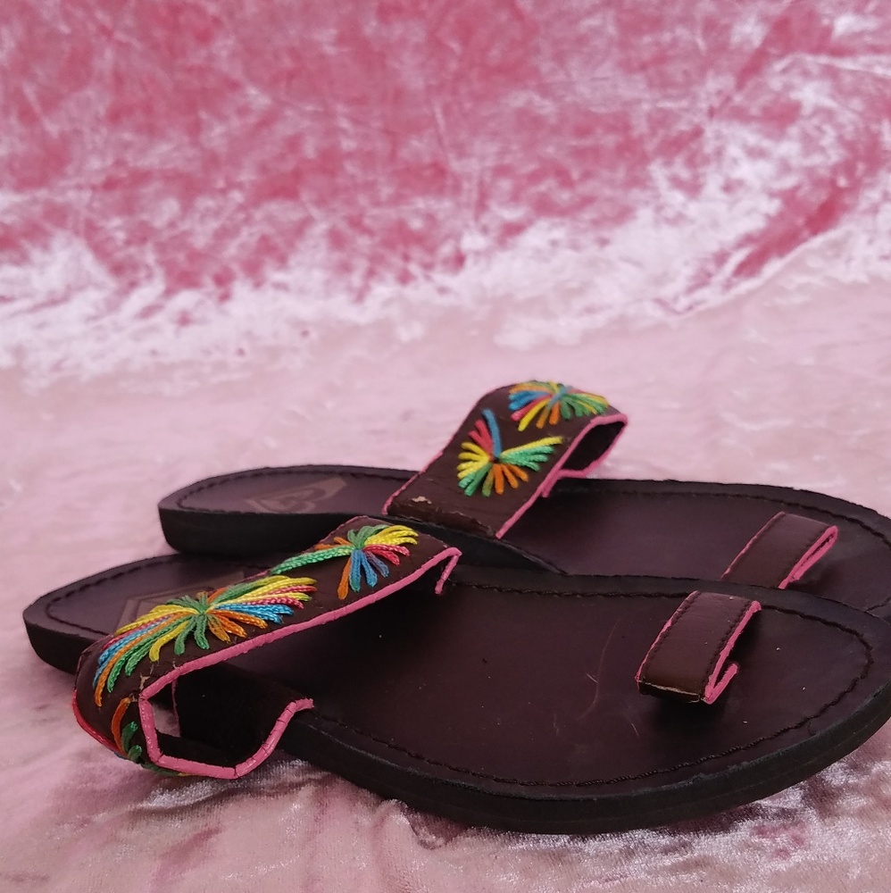 FREE Roxy toe sandals - Picture 3 of 6
